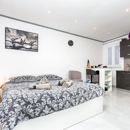 Leo Apartment *